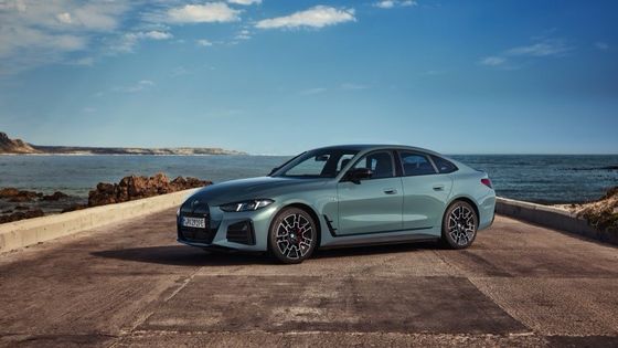 سيارة كهربائية نقية عالية الأداء مدى 450 كم BMW i4 تسارع 0-100 كم / ساعة عند 3.9s 225 كم / ساعة السرعة القصوى 400 كيلوواط قوة