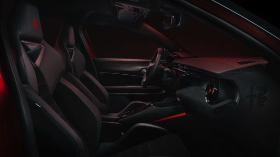 أول سيارة الكهربائية المدمجة ألفا روميو جونيور الكهربائية مع بطارية 54.8 كيلوواط و أقصى طاقة 158 كيلوواط