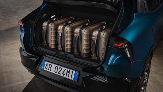 أول سيارة الكهربائية المدمجة ألفا روميو جونيور الكهربائية مع بطارية 54.8 كيلوواط و أقصى طاقة 158 كيلوواط