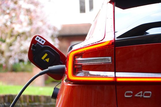 كل جولة EV فولفو EC40 المحرك التوأم النهائي مع WLTP 326 ميل 4.7sec تسارع من 0-62mph 408 حصان من المحرك