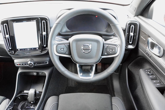 كل جولة EV فولفو EC40 المحرك التوأم النهائي مع WLTP 326 ميل 4.7sec تسارع من 0-62mph 408 حصان من المحرك