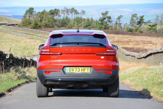 كل جولة EV فولفو EC40 المحرك التوأم النهائي مع WLTP 326 ميل 4.7sec تسارع من 0-62mph 408 حصان من المحرك