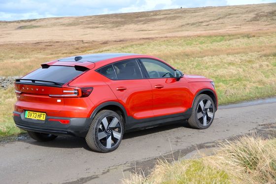 كل جولة EV فولفو EC40 المحرك التوأم النهائي مع WLTP 326 ميل 4.7sec تسارع من 0-62mph 408 حصان من المحرك