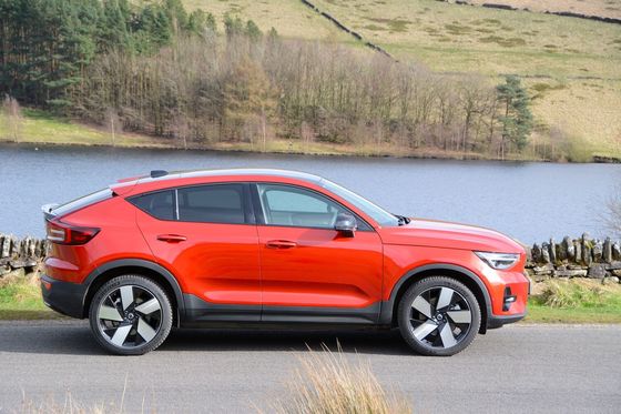 كل جولة EV فولفو EC40 المحرك التوأم النهائي مع WLTP 326 ميل 4.7sec تسارع من 0-62mph 408 حصان من المحرك