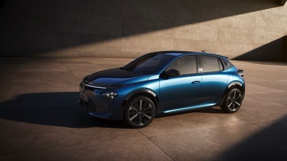 السيارة الكهربائية الأولى من "لانشيا إيبسيلون" المحدودة بمحرك مقعد في الأمام لـ 154 حصان و 260 نايتومتر