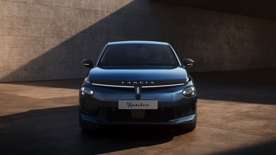 السيارة الكهربائية الأولى من "لانشيا إيبسيلون" المحدودة بمحرك مقعد في الأمام لـ 154 حصان و 260 نايتومتر