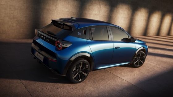 السيارة الكهربائية الأولى من "لانشيا إيبسيلون" المحدودة بمحرك مقعد في الأمام لـ 154 حصان و 260 نايتومتر