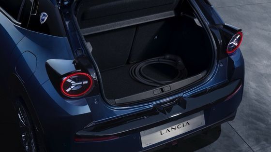 السيارة الكهربائية الأولى من "لانشيا إيبسيلون" المحدودة بمحرك مقعد في الأمام لـ 154 حصان و 260 نايتومتر