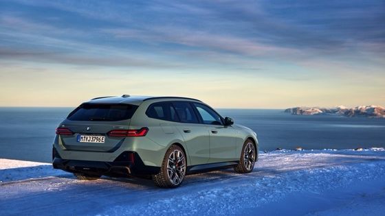 أحدث سيارة كهربائية تتوافق مع بطارية 84.4 كيلوواط ساعة 329 ميل مدى مع 335 حصان / 430Nm في BMW i5 Touring eDrive40 سرعة واحدة RWD