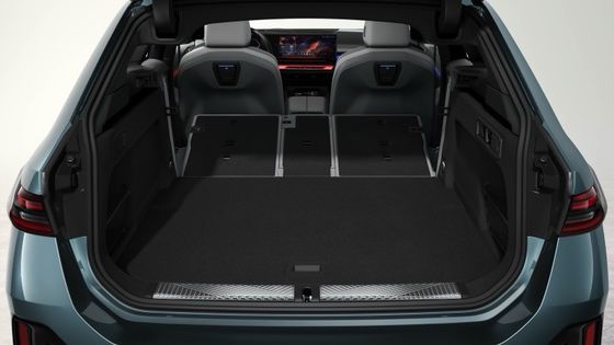 أحدث سيارة كهربائية تتوافق مع بطارية 84.4 كيلوواط ساعة 329 ميل مدى مع 335 حصان / 430Nm في BMW i5 Touring eDrive40 سرعة واحدة RWD