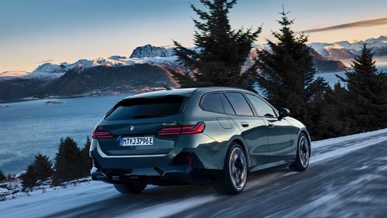 أحدث سيارة كهربائية تتوافق مع بطارية 84.4 كيلوواط ساعة 329 ميل مدى مع 335 حصان / 430Nm في BMW i5 Touring eDrive40 سرعة واحدة RWD