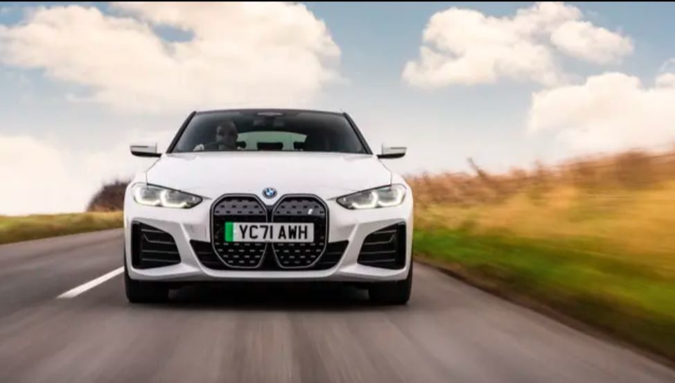 أحدث وأربعة عجلات محركة في بي ام دبليو i4 مزدوج المحركات الكهربائية القوة والصندوق المتوفرة