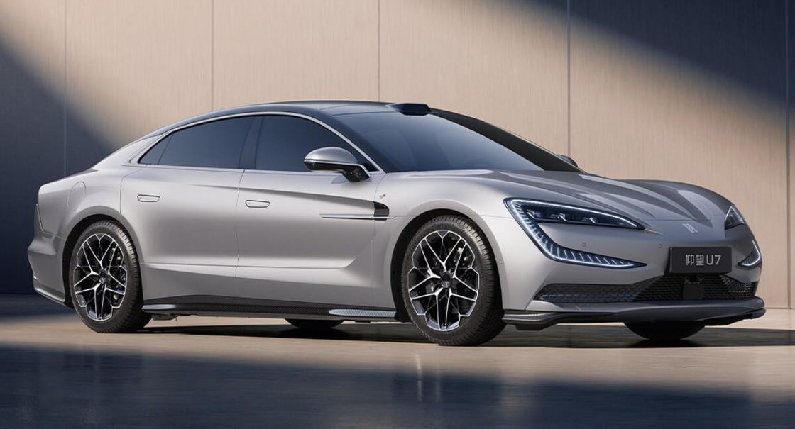 PRESALE 2024 سيارة كهربائية جديدة BYD يانغوانغ U7 سيدان مقاومة الرياح من Cd 0.195 240Kw قوة المحرك