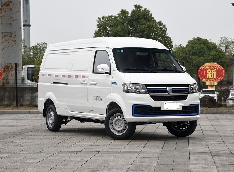 شكل مربع اعتمدت Jinbei أسلوب العائلة الجديدة الكهربائية فان Hiace EV مع 220N.m و 300km NEDC مع السرعة القصوى في 80km / h