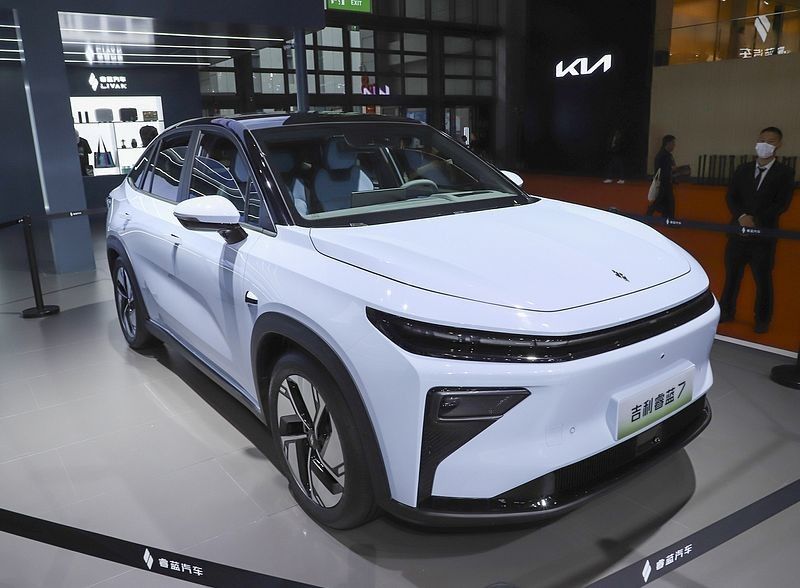2024 ليفان 7 جيلي رويلان 7 EV سيارة LHD في بطارية مخزون 450km EV السيارات الطاقة الجديدة المركبات سيارة كهربائية نقية
