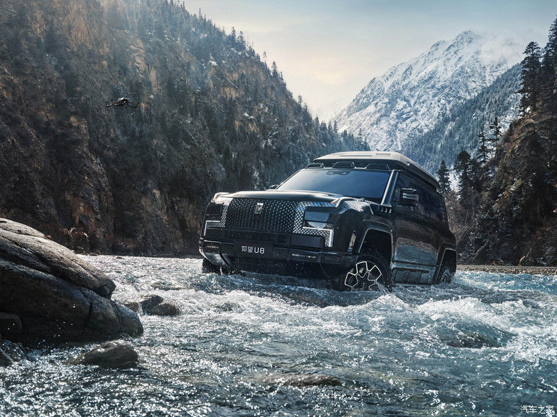 مبيعات مسبقة 2024 معرض بيجين للسيارات BYD يانغوانغ U8 2024 سيارة فاخرة 1197 حصان 4موتور 4wd سيارة كهربائية Byd U8 الهجينة