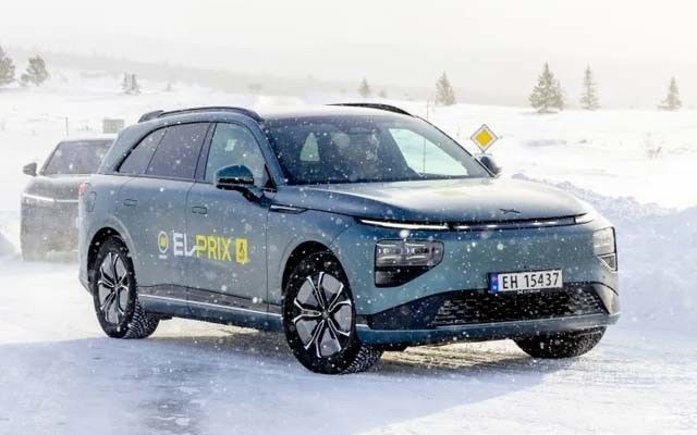 سيارات الدفع الكهربائي الجديدة الممتازة - Xpeng G9 2024 570km pro مع 230 محرك قوة 430N.m عزم الدوران 6.4sec 0-100km / h التسارع